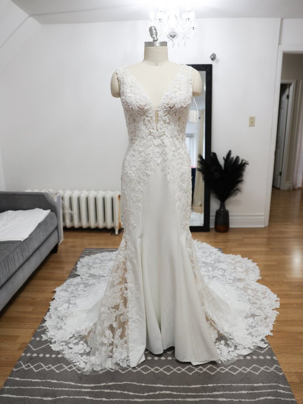 Fit And Flare Wedding Dress Detachable Sleeves Size 12 Fits 8 Ivory/Nude